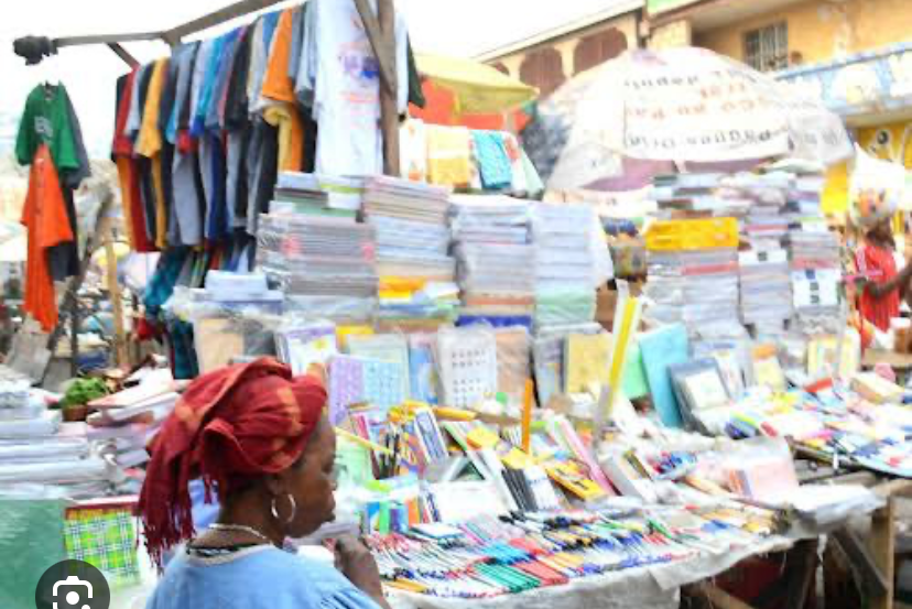 A 2 jours  de la rentrée scolaire 2023-2024 : pas d’engouement dans la vente des fournitures scolaires sur les marchés à Kinshasa. A 2 jours  de la rentrée scolaire 2023-2024 : pas d’engouement dans la vente des fournitures scolaires sur les marchés à Kinshasa.