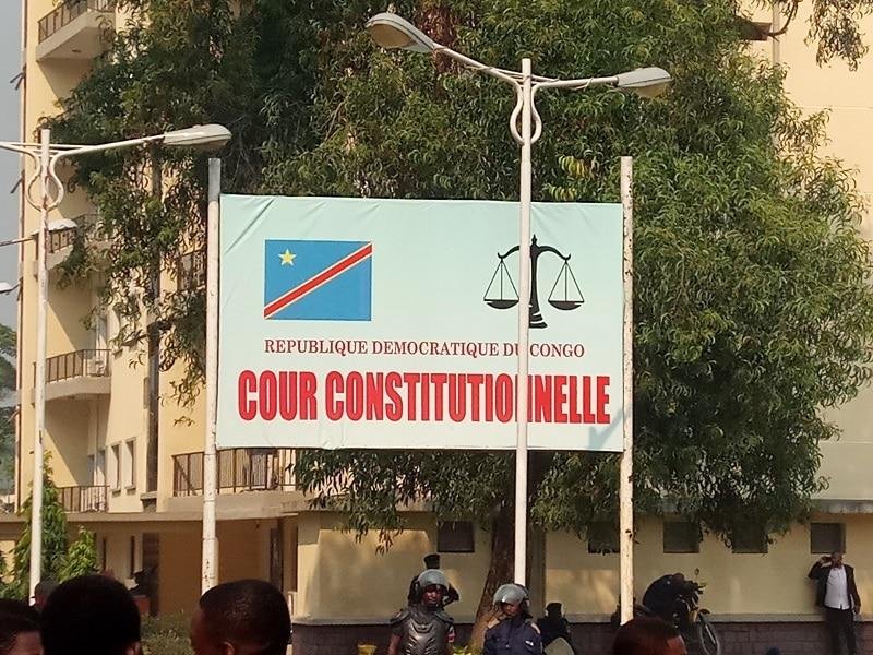 Suspens à la cour constitutionnelle.. Suspens à la cour constitutionnelle..