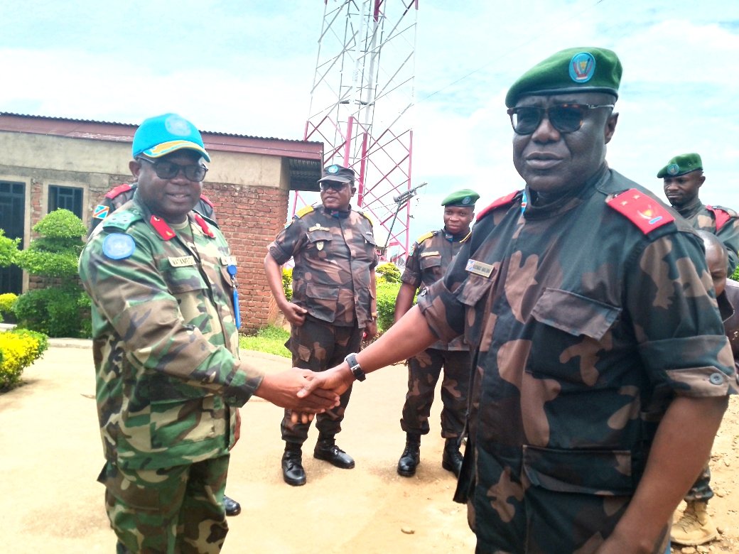 Première Séance de travail entre le général Major Kasongo Maloba ( FARDC) et le général Matambo Nouveau Commandant de la Brigade d’intervention de la Monusco. Première Séance de travail entre le général Major Kasongo Maloba ( FARDC) et le général Matambo Nouveau Commandant de la Brigade d’intervention de la Monusco.