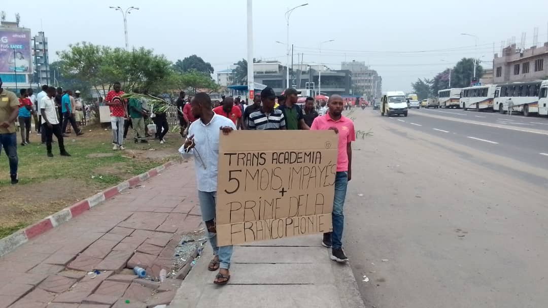 En grève depuis trois jours, les agents de Trans Academia réclament 5 mois de salaires En grève depuis trois jours, les agents de Trans Academia réclament 5 mois de salaires