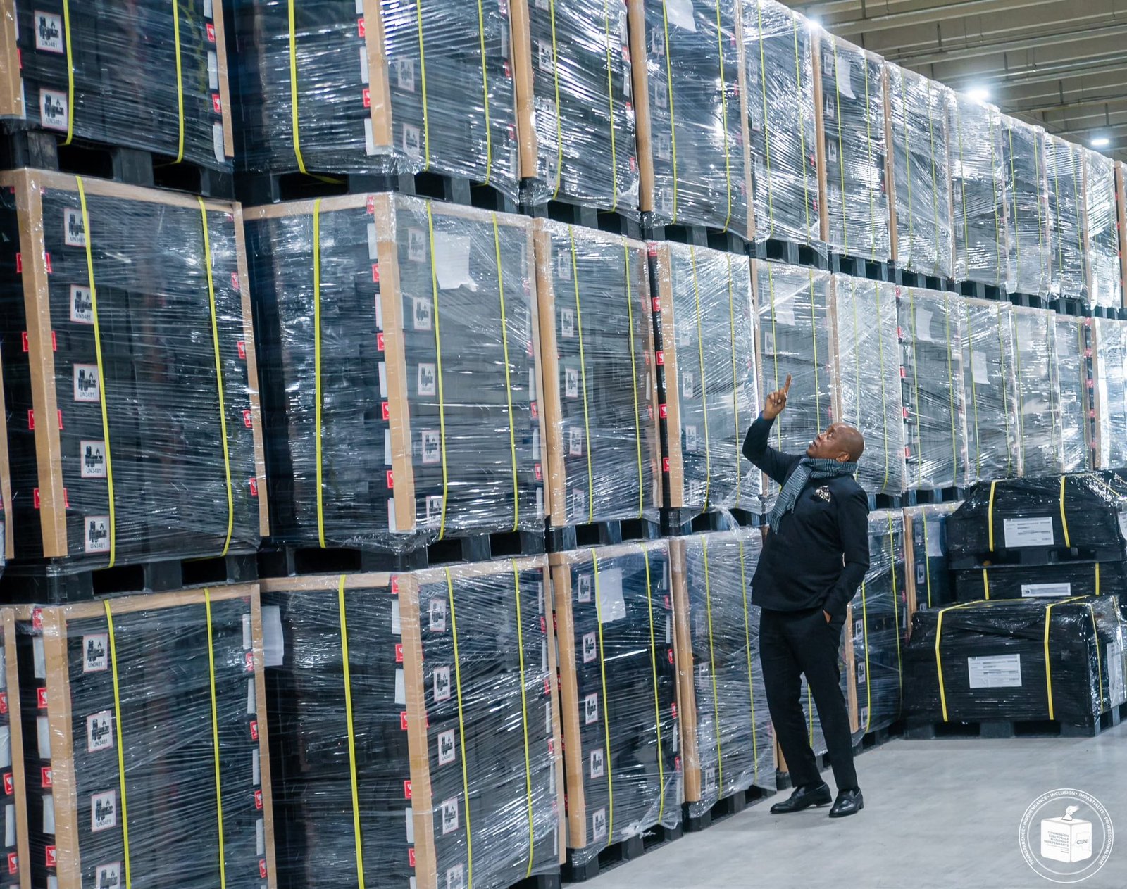 Élections 2023 : déploiement des kits électoraux dans les provinces, le conseil de sécurité dispo pour 3 provinces sur 26… Élections 2023 : déploiement des kits électoraux dans les provinces, le conseil de sécurité dispo pour 3 provinces sur 26…