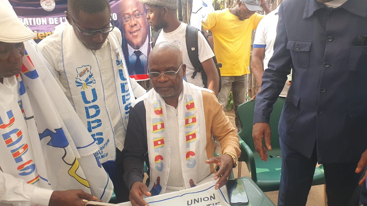 Kenge : QUI VEUT VOLER A L’UDPS  LE SIEGE OBTENU HAUT LES MAINS PAR LE CANDIDAT NDEFU SWATONGI ? Kenge : QUI VEUT VOLER A L’UDPS  LE SIEGE OBTENU HAUT LES MAINS PAR LE CANDIDAT NDEFU SWATONGI ?