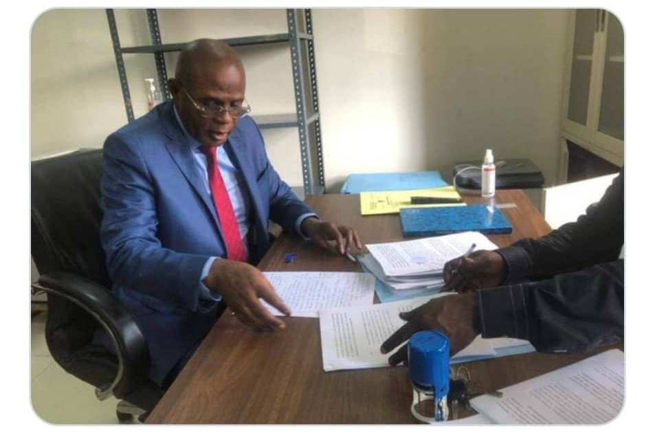 Théodore Ngoy : LE SEUL CONTESTATAIRE DE LA RÉÉLECTION DE FÉLIX TSHISEKEDI A LA COUR Constitutionnelle Théodore Ngoy : LE SEUL CONTESTATAIRE DE LA RÉÉLECTION DE FÉLIX TSHISEKEDI A LA COUR Constitutionnelle