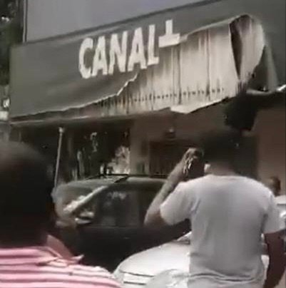 MOUVEMENT CONTRE LES USA , LA FRANCE, L’ANGLETERRE… AUCUNE PERTE EN VIE HUMAINE À KINSHASA MOUVEMENT CONTRE LES USA , LA FRANCE, L’ANGLETERRE… AUCUNE PERTE EN VIE HUMAINE À KINSHASA