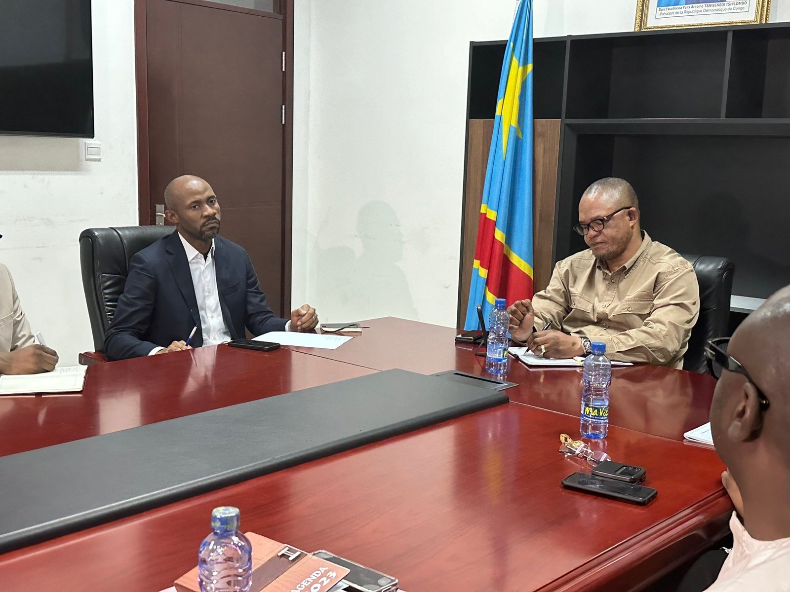 KINSHASA: ATTAQUE CONTRE LA MONUSCO ET REPRÉSENTATIONS DIPLOMATIQUES , LE GOUVERNEMENT PROMET DES ENQUÊTES…