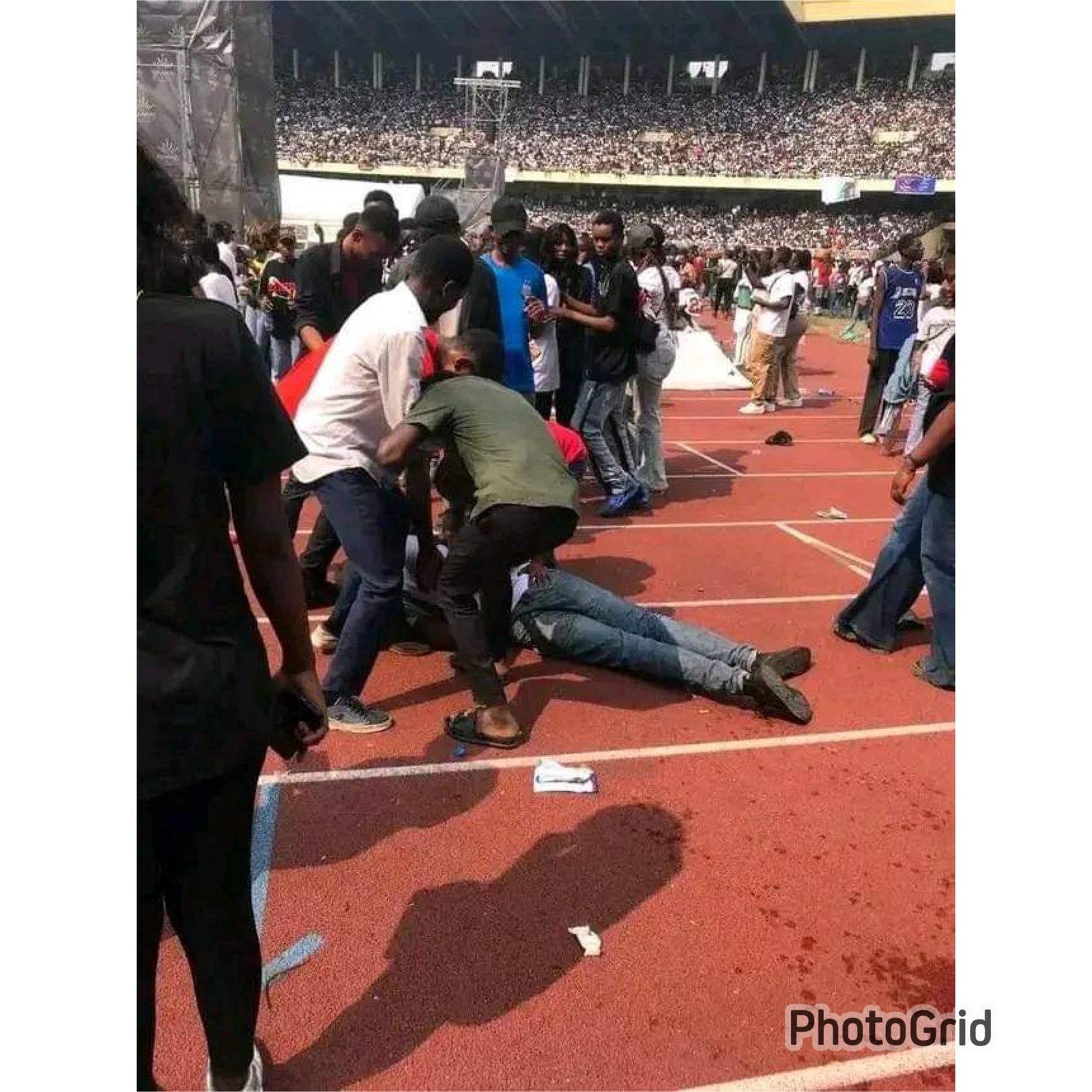 KINSHASA: LE CONCERT RÉUSSI DE L’ ARTISTE MUSICIEN CHRÉTIEN MIKE KALAMBAYI A LA BASE DES CONTROVERSES ! KINSHASA: LE CONCERT RÉUSSI DE L’ ARTISTE MUSICIEN CHRÉTIEN MIKE KALAMBAYI A LA BASE DES CONTROVERSES !