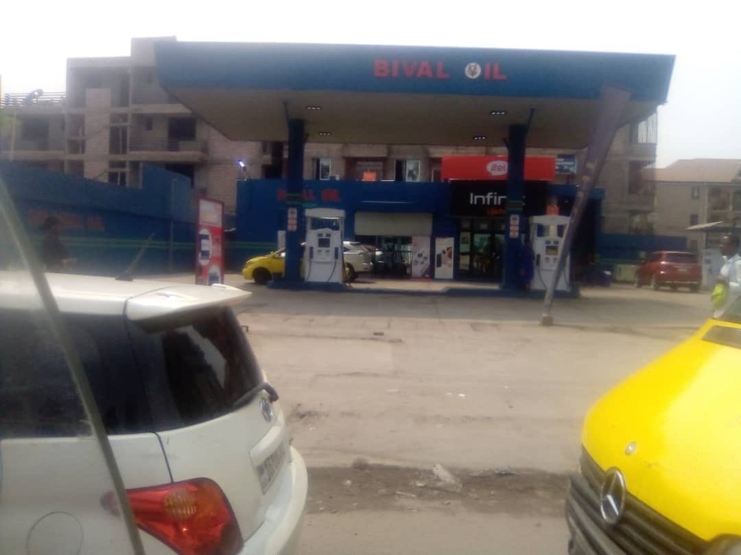 KINSHASA: APRÈS DEUX FERMETURES, LA STATION SERVICE BIVAL OIL DÉFIE L’AUTORITÉ DE L’ÉTAT ET SIGNE SA 3ÈME RÉOUVERTURE. KINSHASA: APRÈS DEUX FERMETURES, LA STATION SERVICE BIVAL OIL DÉFIE L’AUTORITÉ DE L’ÉTAT ET SIGNE SA 3ÈME RÉOUVERTURE.
