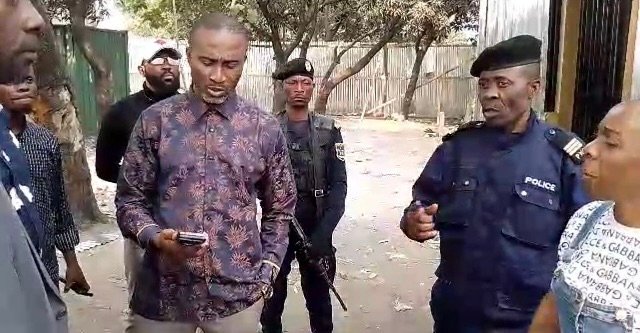 KINSHASA: OPPOSÉ À LA CONSTRUCTION D’UNE STATION SERVICE AU NIVEAU DE LA 2eme PORTE DE LA FIKIN,L’ ELU DE LEMBA STEVE MULUMBA SOLLICITE L’ IMPLICATION DU GOUVERNEUR DANIEL BUMBA… KINSHASA: OPPOSÉ À LA CONSTRUCTION D’UNE STATION SERVICE AU NIVEAU DE LA 2eme PORTE DE LA FIKIN,L’ ELU DE LEMBA STEVE MULUMBA SOLLICITE L’ IMPLICATION DU GOUVERNEUR DANIEL BUMBA…