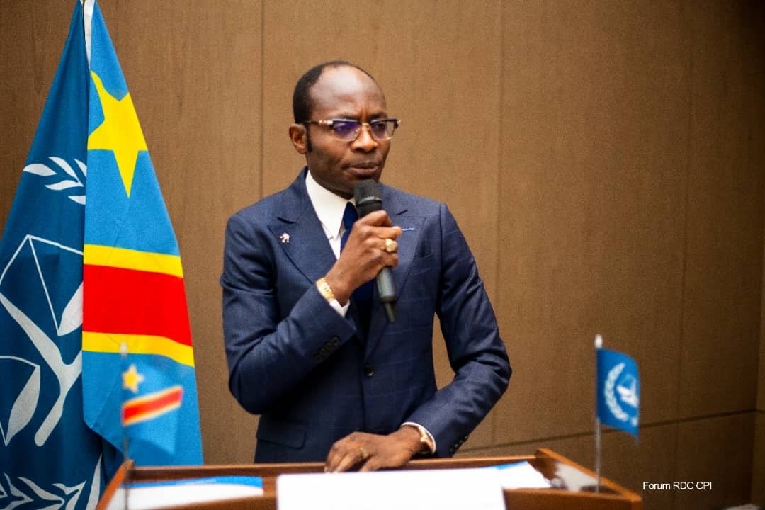 Débat Scientifique : Suspension, Interdiction,… L’ analyse duProfesseur Taylor LUBANGA par rapport à son collègue, Professeur Eddy MWANZO… Débat Scientifique : Suspension, Interdiction,… L’ analyse duProfesseur Taylor LUBANGA par rapport à son collègue, Professeur Eddy MWANZO…