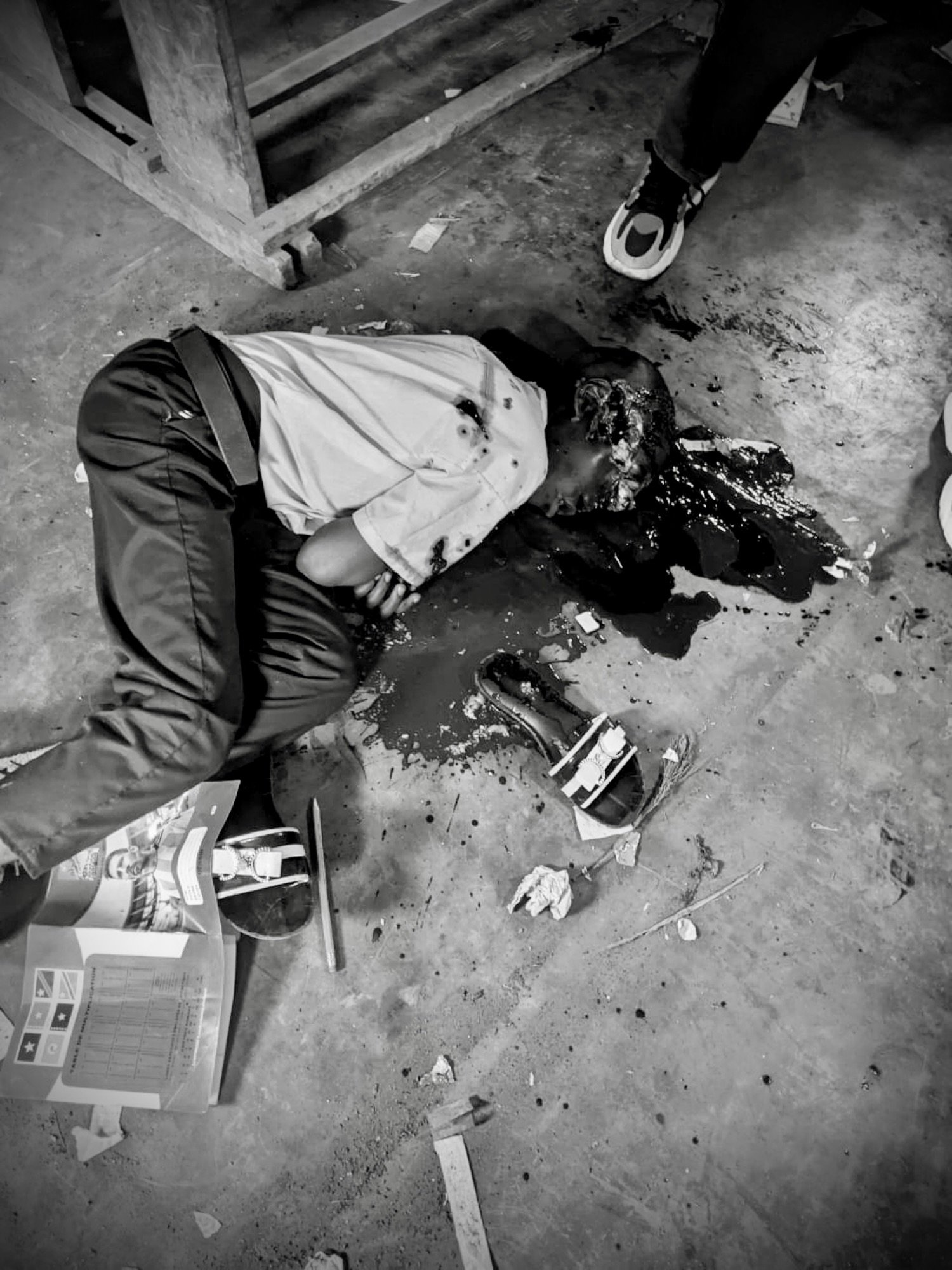 NORD – KIVU : PEINE DE MORT REQUISE CONTRE LE WAZALENDO DAVID BIHONIKI , AUTEUR DE L’ ASSASSINAT DE L’ÉLÈVE CHRISTIAN RUBUNI A NYRAGONGO NORD – KIVU : PEINE DE MORT REQUISE CONTRE LE WAZALENDO DAVID BIHONIKI , AUTEUR DE L’ ASSASSINAT DE L’ÉLÈVE CHRISTIAN RUBUNI A NYRAGONGO