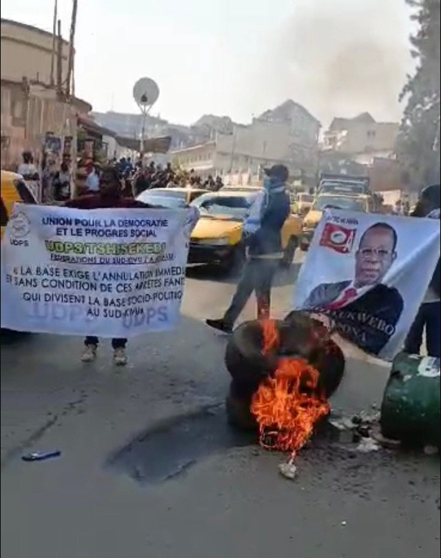 BUKAVU : LES MILITANTS DE L’UDPS DANS LA RUE POUR DIRE NON À BAHATI LUKWEBO … BUKAVU : LES MILITANTS DE L’UDPS DANS LA RUE POUR DIRE NON À BAHATI LUKWEBO …