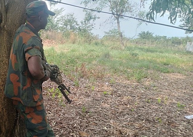 KWILU : 2 MILICIENS MUBOMDO CAPTURÉS CE JEUDI MATIN AU VILLAGE KINSIONA AVEC 3 ARMES…         KWILU : 2 MILICIENS MUBOMDO CAPTURÉS CE JEUDI MATIN AU VILLAGE KINSIONA AVEC 3 ARMES…