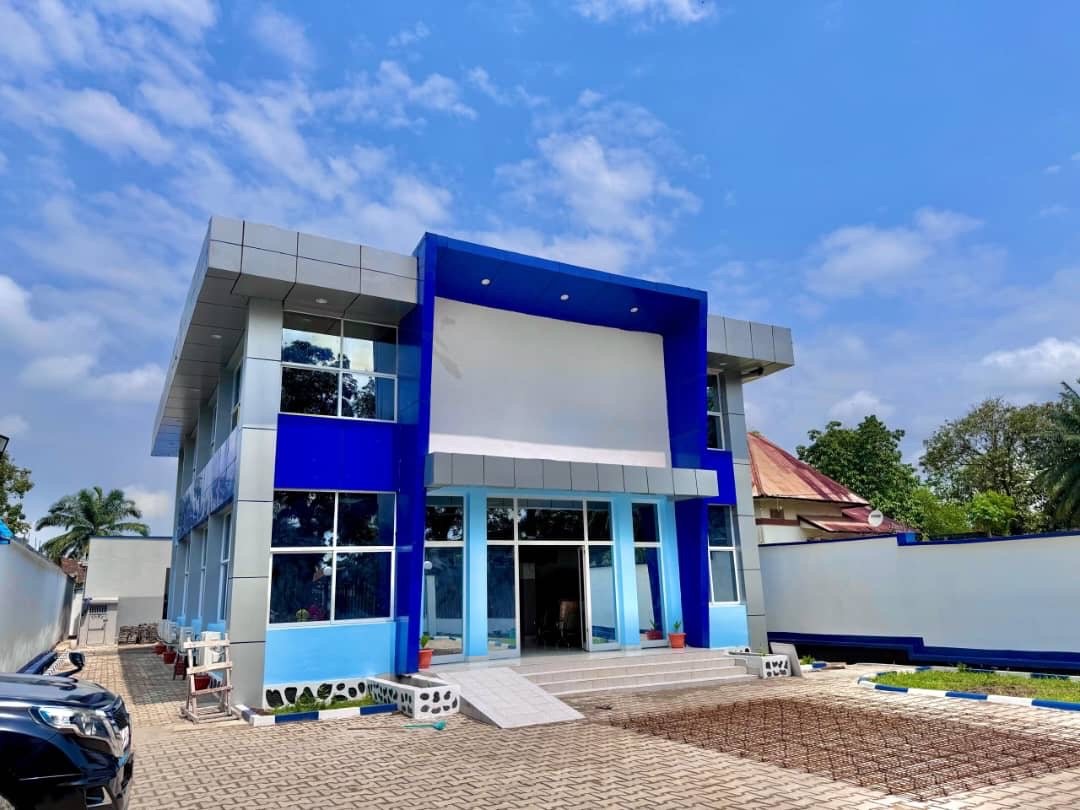 Quand le sanctuaire de la CNSSAP nouvellement construit domine par son éclat le clair de la lune à Kisangani.  Quand le sanctuaire de la CNSSAP nouvellement construit domine par son éclat le clair de la lune à Kisangani.