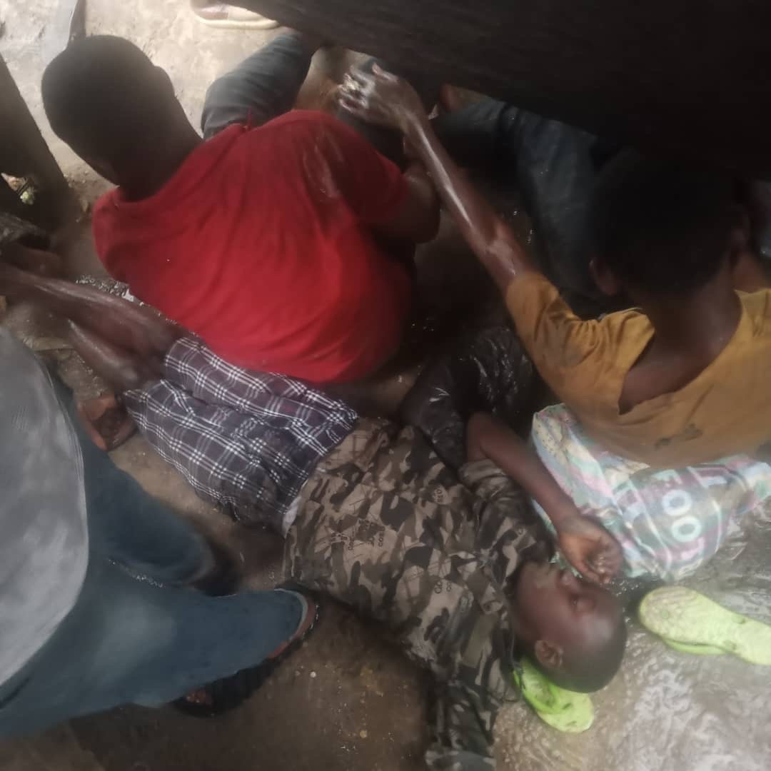 KISANGANI : UNE DIZAINE DE PERSONNES FOUDROYÉES SOUS LA PLUIE !  KISANGANI : UNE DIZAINE DE PERSONNES FOUDROYÉES SOUS LA PLUIE !