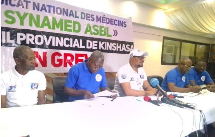 RDC : GRÈVE DES MÉDECINS, VOICI LA LISTE DE 12 PROVINCES QUI N’ONT PAS ENCORE PERÇU LA PAIE COMPLÉMENTAIRE MALGRÉ LES PROMESSES DE DOUDOU FWAMBA, Ministre des Finances. RDC : GRÈVE DES MÉDECINS, VOICI LA LISTE DE 12 PROVINCES QUI N’ONT PAS ENCORE PERÇU LA PAIE COMPLÉMENTAIRE MALGRÉ LES PROMESSES DE DOUDOU FWAMBA, Ministre des Finances.