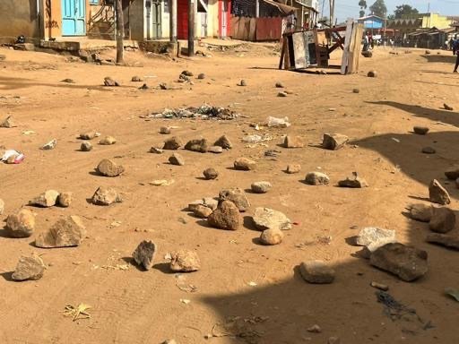 NORD – KIVU : MALGRÉ  L’ INTERDICTION , LA POPULATION  DE BÉNI A PROTESTÉ CONTRE  L’AGRESSION RWANDAISE ET  L’ASSASSINAT DE DELICAT IDINCO… NORD – KIVU : MALGRÉ  L’ INTERDICTION , LA POPULATION  DE BÉNI A PROTESTÉ CONTRE  L’AGRESSION RWANDAISE ET  L’ASSASSINAT DE DELICAT IDINCO…