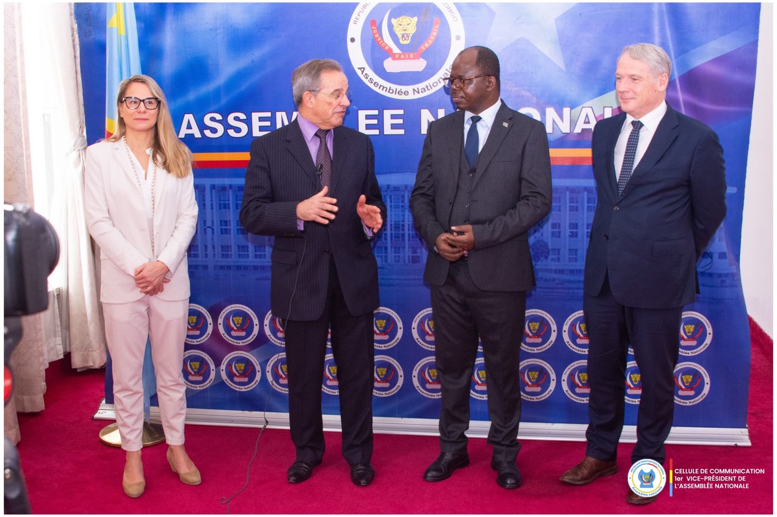 Diplomatie parlementaire : Le 1er vice-président de l’Assemblée Nationale a échangé avec la délégation du parlement européen sur les crimes et le pillage des minerais stratégiques de la RDC. Diplomatie parlementaire : Le 1er vice-président de l’Assemblée Nationale a échangé avec la délégation du parlement européen sur les crimes et le pillage des minerais stratégiques de la RDC.