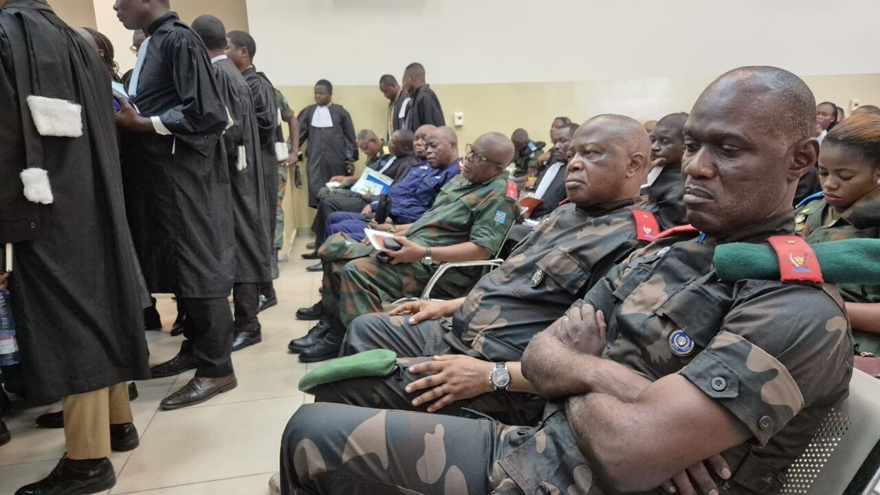 RDC : LE PROCÈS DE 5 GÉNÉRAUX  FUYARDS SUSPENDU JUSQU’À NOUVEL ORDRE !  RDC : LE PROCÈS DE 5 GÉNÉRAUX  FUYARDS SUSPENDU JUSQU’À NOUVEL ORDRE !
