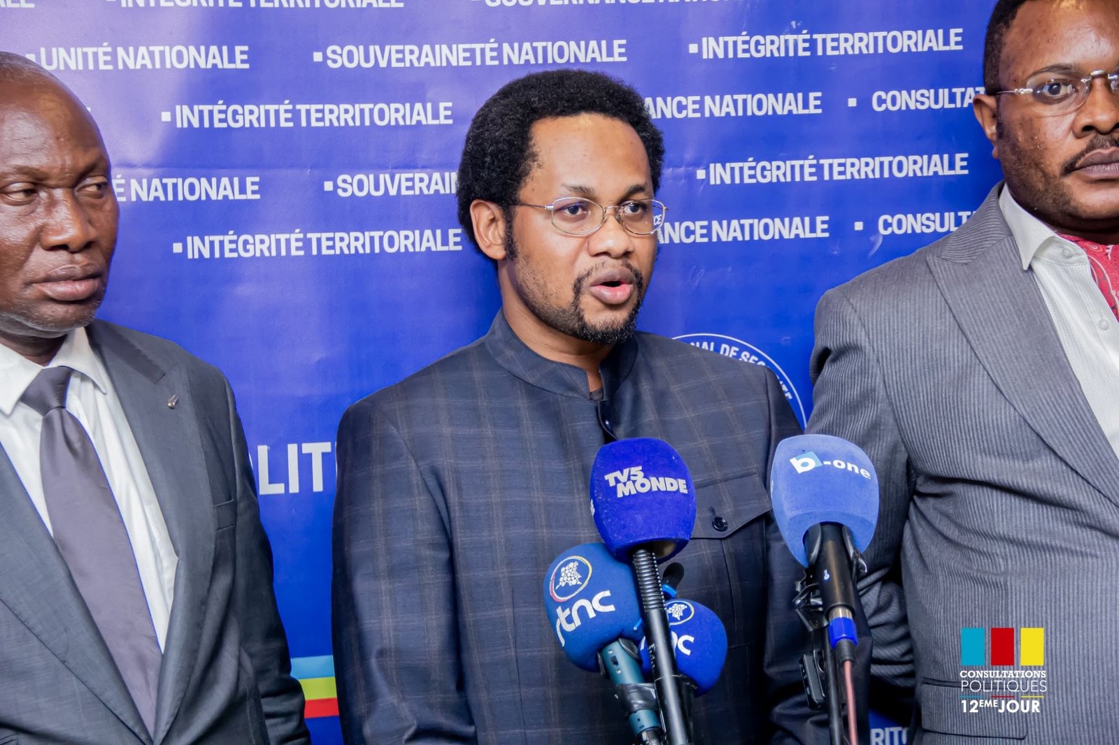 RDC : CONSULTATIONS EN VUE DE L’ARRET DE L’AVANCEE DE L’ENEMI, PAPA SAMUEL MASAMBUKIDI INSISTE SUR LA MISE EN PLACE D’UN GOUVERNEMENT CAPABLE AVEC L’APPUI DE L’UNITE NATIONALE… RDC : CONSULTATIONS EN VUE DE L’ARRET DE L’AVANCEE DE L’ENEMI, PAPA SAMUEL MASAMBUKIDI INSISTE SUR LA MISE EN PLACE D’UN GOUVERNEMENT CAPABLE AVEC L’APPUI DE L’UNITE NATIONALE…