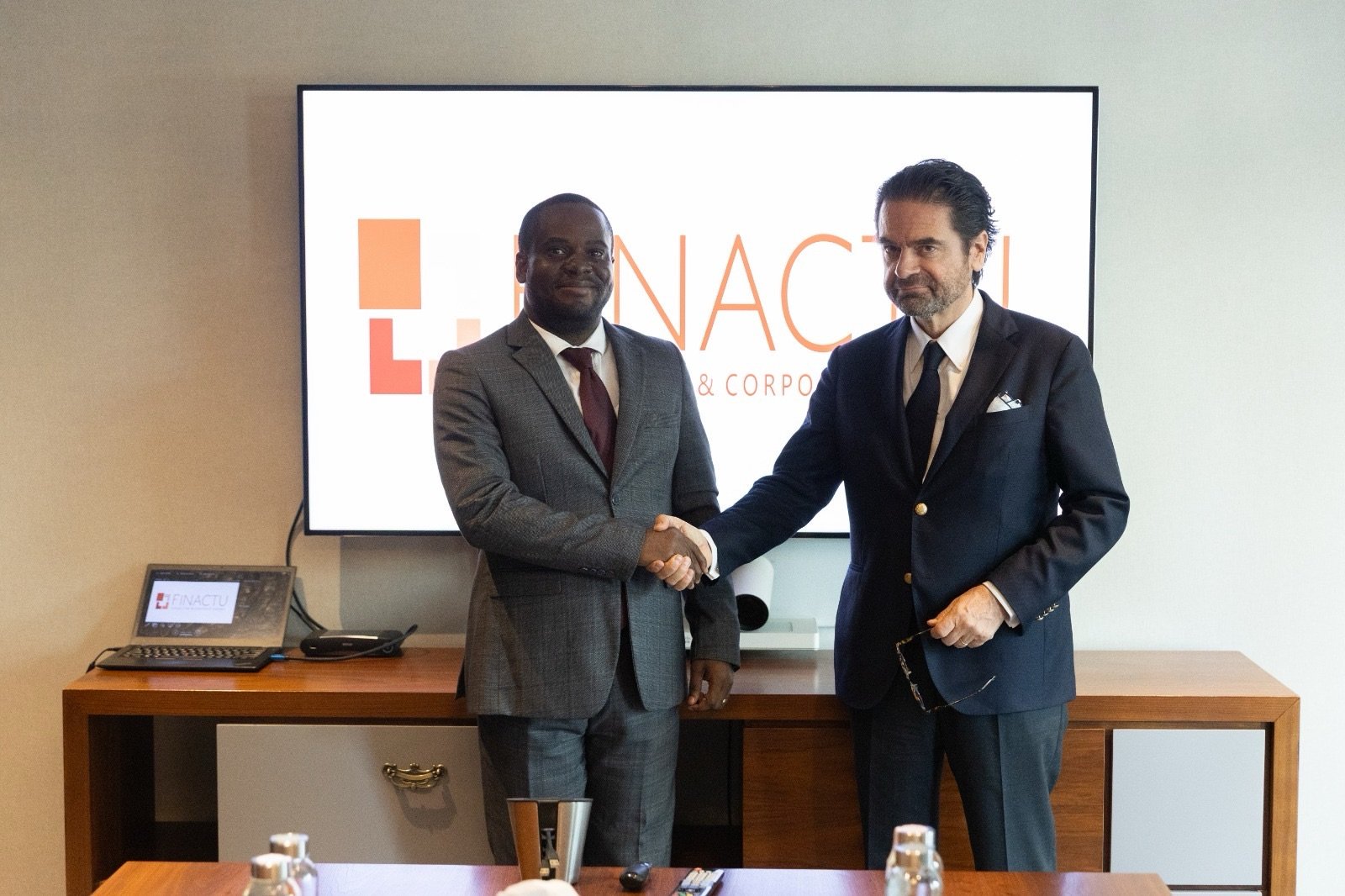 CNSSAP – ORGANISATION TECHNIQUE DU MÉTIER : LE DG JUNIOR MATA SIGNE UN CONTRAT HISTORIQUE AVEC LE GROUPE FINACTU À DUBAI CNSSAP – ORGANISATION TECHNIQUE DU MÉTIER : LE DG JUNIOR MATA SIGNE UN CONTRAT HISTORIQUE AVEC LE GROUPE FINACTU À DUBAI