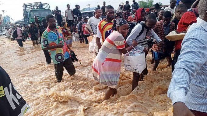 🚨🚨🚨Urgent, urgent, urgent Inondation à Kinshasa. La population interdite à se rendre dans les zones touchées par les dégâts. 🚨🚨🚨Urgent, urgent, urgent Inondation à Kinshasa. La population interdite à se rendre dans les zones touchées par les dégâts.