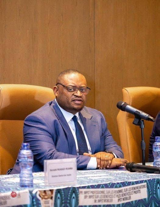 RDC : GRÂCE À UNE GESTION RIGOUREUSE, LE GOUVERNEMENT MAINTIENT L’EQUILIBRE EN DEPIS DE LA GUERRE, DIXIT DOUDOU FWAMBA RDC : GRÂCE À UNE GESTION RIGOUREUSE, LE GOUVERNEMENT MAINTIENT L’EQUILIBRE EN DEPIS DE LA GUERRE, DIXIT DOUDOU FWAMBA