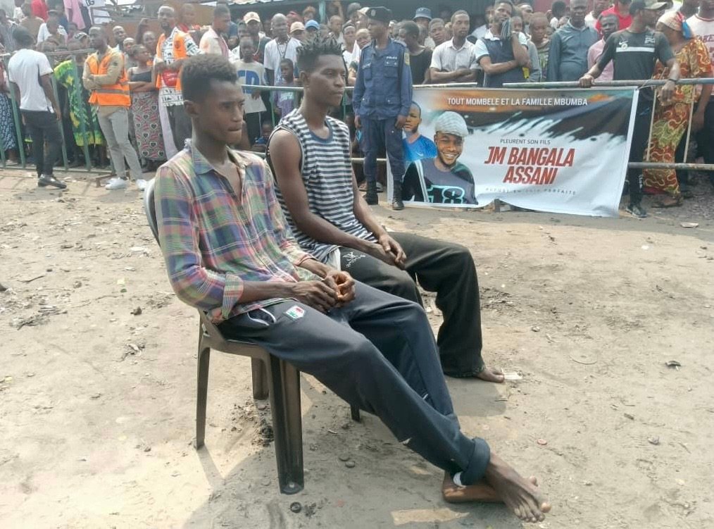 RDC : 2 JEUNES MOTOCYCLISTES POURSUIVI EN FLAGRANCE CE VENDREDI 30 MAI AU QUARTIER MOMBELE POUR MEURTRE D’UN JEUNE ÉTUDIANT…  RDC : 2 JEUNES MOTOCYCLISTES POURSUIVI EN FLAGRANCE CE VENDREDI 30 MAI AU QUARTIER MOMBELE POUR MEURTRE D’UN JEUNE ÉTUDIANT…