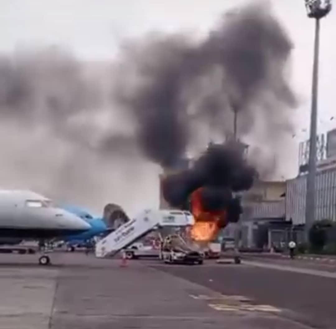 KINSHASA :  INCENDIE  À L’AEROPORT INTERNATIONAL DE NDJILI, PLUS DE PEUR QUE DU  MAL KINSHASA :  INCENDIE  À L’AEROPORT INTERNATIONAL DE NDJILI, PLUS DE PEUR QUE DU  MAL