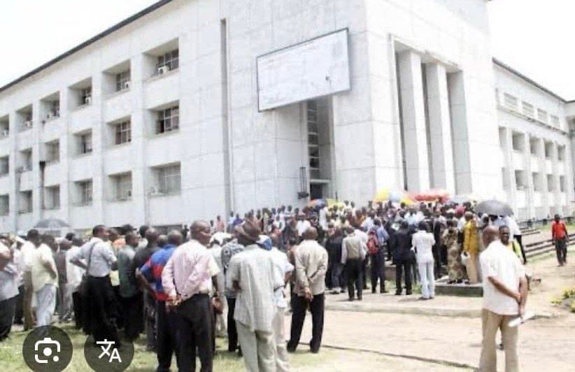 RDC : COMME AU Ier MAI DERNIER , FÊTE DU TRAVAIL, UN BON NOMBRE DES FONCTIONNAIRES CELEBRERONT LE 30 JUIN SANS SALAIRE RDC : COMME AU Ier MAI DERNIER , FÊTE DU TRAVAIL, UN BON NOMBRE DES FONCTIONNAIRES CELEBRERONT LE 30 JUIN SANS SALAIRE