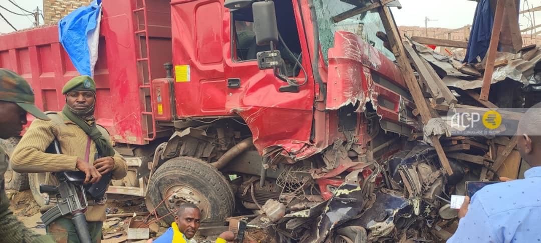 RDC / KINSHASA : BUMBA ET SES SERVICES INCAPABLES D’EVACUER LES CAMIONS ET VÉHICULES DE L’ACCIDENT DE MATADI KIBALA ? RDC / KINSHASA : BUMBA ET SES SERVICES INCAPABLES D’EVACUER LES CAMIONS ET VÉHICULES DE L’ACCIDENT DE MATADI KIBALA ?