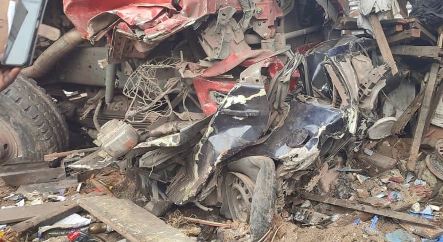 KINSHASA : 4 MORTS ENREGISTRÉS CE MATIN DANS LA COMMUNE DE MONT-NGAFULA DANS UN ACCIDENT ROUTIER KINSHASA : 4 MORTS ENREGISTRÉS CE MATIN DANS LA COMMUNE DE MONT-NGAFULA DANS UN ACCIDENT ROUTIER