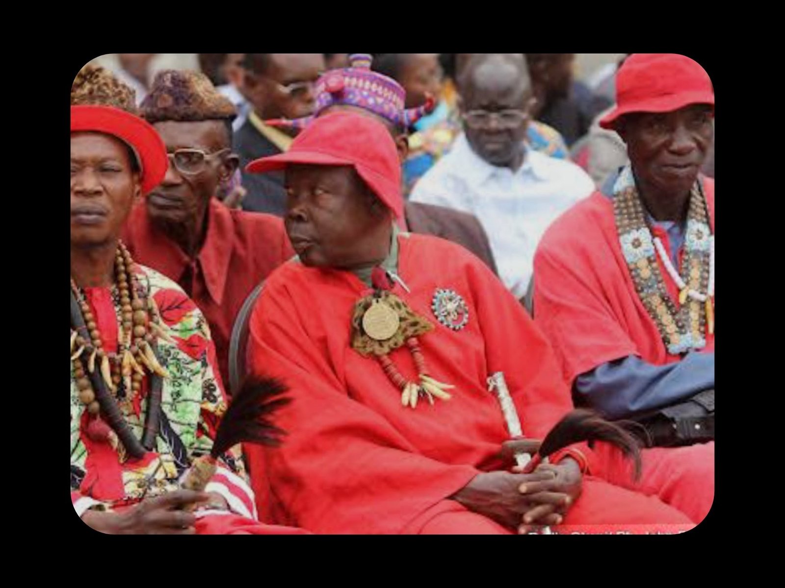 RDC : LES CHEFS COUTUMIERS PORTENT PLAINTE CONTRE L’EGLISE CATHOLIQUE ET PROTESTANTE RDC : LES CHEFS COUTUMIERS PORTENT PLAINTE CONTRE L’EGLISE CATHOLIQUE ET PROTESTANTE