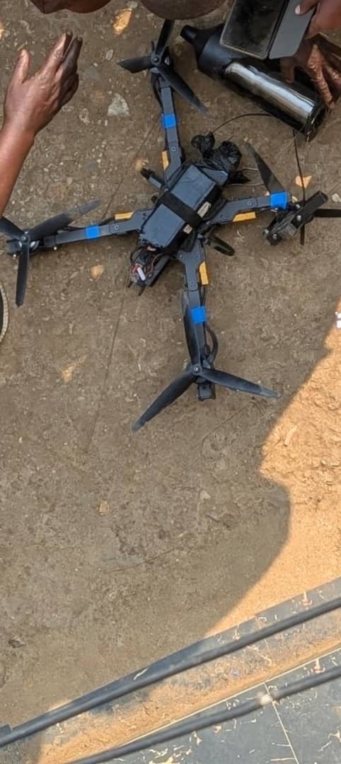 RDC : UN DRONE KAMIKAZE DU M23/AFC ABATTU PAR LES FARDC EN PLEINE JOURNÉE À NZIBIRA RDC : UN DRONE KAMIKAZE DU M23/AFC ABATTU PAR LES FARDC EN PLEINE JOURNÉE À NZIBIRA
