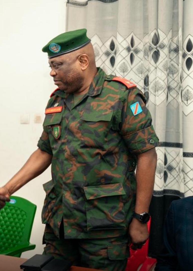RDC : CHOC À UVIRA , LE COMMANDANT DE LA 33ᵉ RÉGION MILITAIRE, LE GÉNÉRAL MWAKU MBULUKU DANIEL, TIRE SA RÉVÉRENCE APRÈS LES ÉCHAUFFOURÉES RDC : CHOC À UVIRA , LE COMMANDANT DE LA 33ᵉ RÉGION MILITAIRE, LE GÉNÉRAL MWAKU MBULUKU DANIEL, TIRE SA RÉVÉRENCE APRÈS LES ÉCHAUFFOURÉES