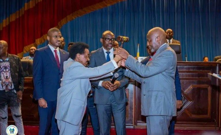 RDC : LA PÉTITION CONTRE KAMERHE RISQUE D’EMPORTER MEME MBOSO NKODIA, QUI  POURRAIT ÊTRE CONTRAINT  A, LA DÉMISSION  RDC : LA PÉTITION CONTRE KAMERHE RISQUE D’EMPORTER MEME MBOSO NKODIA, QUI  POURRAIT ÊTRE CONTRAINT  A, LA DÉMISSION