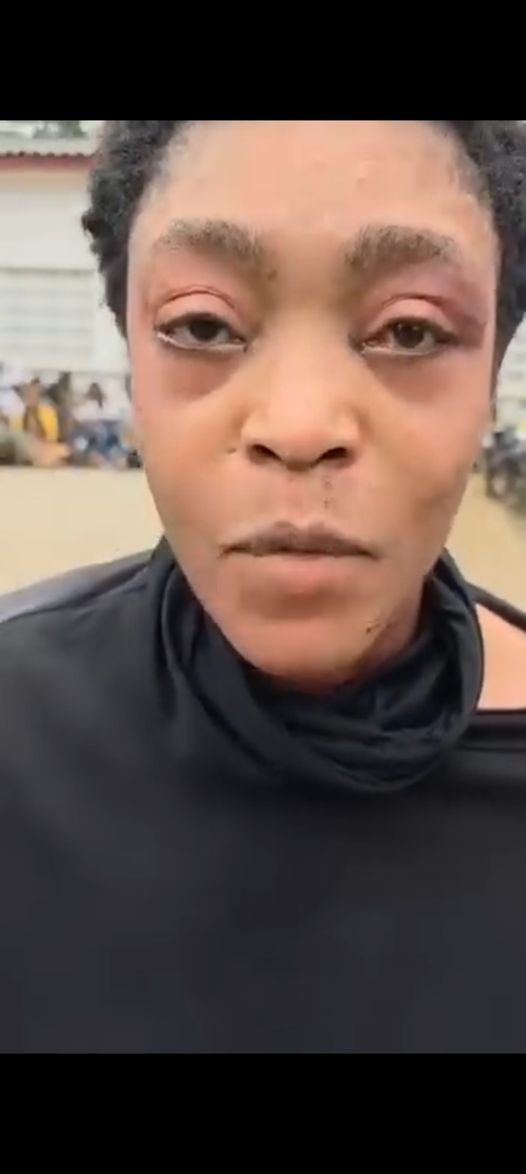 RDC / KINSHASA : UNE FEMME PARMI LES BRAQUEURS DE L’AGENCE RAWBANK MAÎTRISÉS PAR LES FORCES DE L’ORDRE RDC / KINSHASA : UNE FEMME PARMI LES BRAQUEURS DE L’AGENCE RAWBANK MAÎTRISÉS PAR LES FORCES DE L’ORDRE