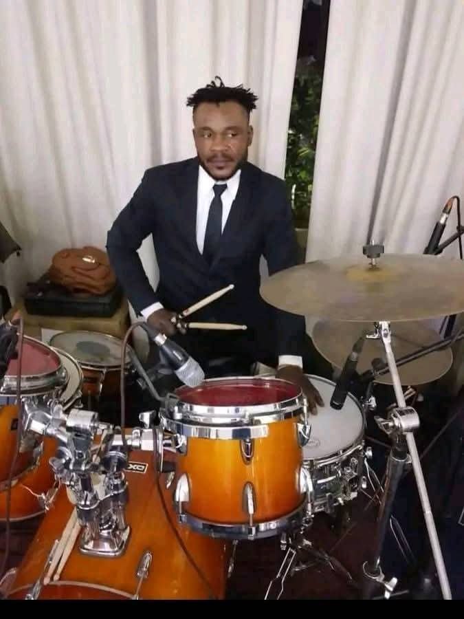 RDC : DÉCÈS DU BATTEUR BLAISE ESABE, TROISIÈME EN MOINS D’ UN AN AU SEIN DE L’ORCHESTRE BCBG DE J. B MPIANA RDC : DÉCÈS DU BATTEUR BLAISE ESABE, TROISIÈME EN MOINS D’ UN AN AU SEIN DE L’ORCHESTRE BCBG DE J. B MPIANA