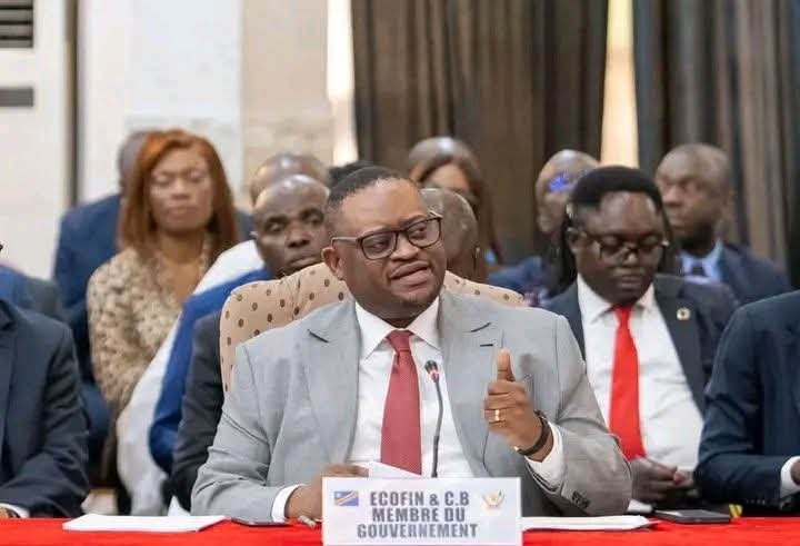 RDC : PAIE DES AGENTS ET FONCTIONNAIRES DE L’ÉTAT , DES CATASTROPHES EN CATASTROPHES AVEC DOUDOU FWAMBA