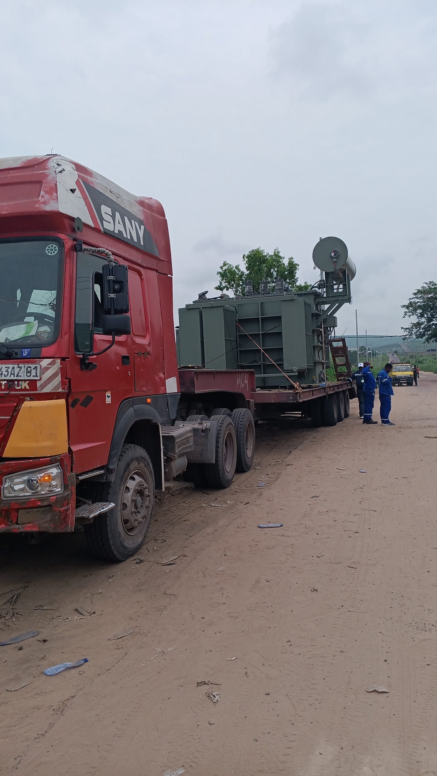 RDC : UN VENT NOUVEAU SOUFFLE À LA SNEL DEPUIS L’ARRIVÉE DU D.G. TEDDY LWAMBA , UN NOUVEAU TRANSFORMATEUR INSTALLÉ À MALUKU 5 JOURS APRÈS L’INCENDIE