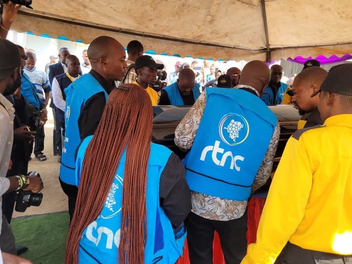 RDC : DÉCÉDÉ LE 29 DÉCEMBRE, LE JOURNALISTE –&nbsp; PHOTOGRAPHE DE LA RTNC BUNIA ENTERRÉ CE LUNDI 05 JANVIER APRES ARRESTATION DE DEUX DE SES&nbsp; BOURREAUX…