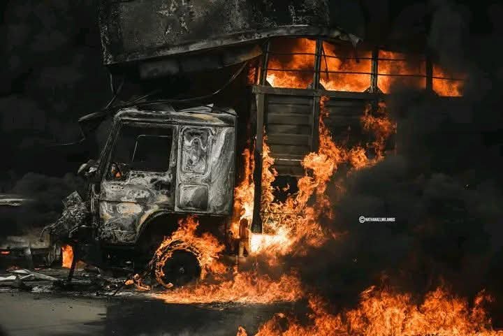 RDC /SOCIÉTÉ : INCENDIE RÉCURENTS DANS LES STATIONS SERVICE DE KINSHASA , LA MINISTRE DES HYDROCARBURES ACACIA BANDUBOLA RESPONSABLE ? RDC /SOCIÉTÉ : INCENDIE RÉCURENTS DANS LES STATIONS SERVICE DE KINSHASA , LA MINISTRE DES HYDROCARBURES ACACIA BANDUBOLA RESPONSABLE ?