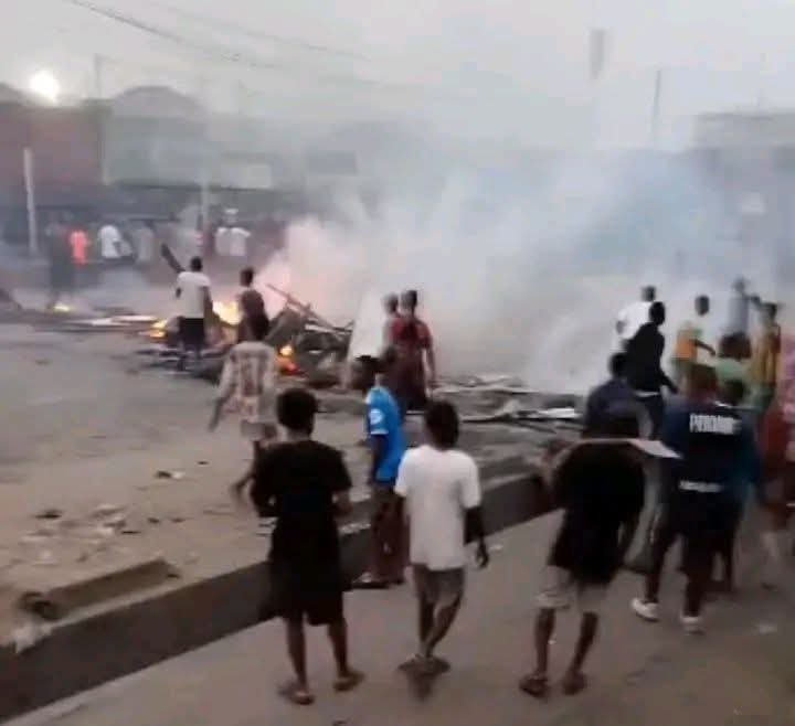 RDC : KINSHASA,&nbsp; LA DÉMOLITION DU QUARTIER PAKAJUMA À LIMETE À L&rsquo;ORIGINE DES ÉCHAUFFOURÉES SUR LA ROUTE POIDS LOURD