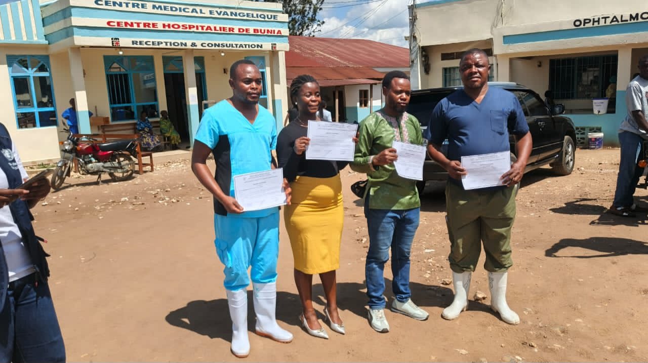 RDC : LUTTE CONTRE LE VIRUS EBOLA , 4 NOUVEAUX GUERIS PRÉSENTÉS À BUNIA
