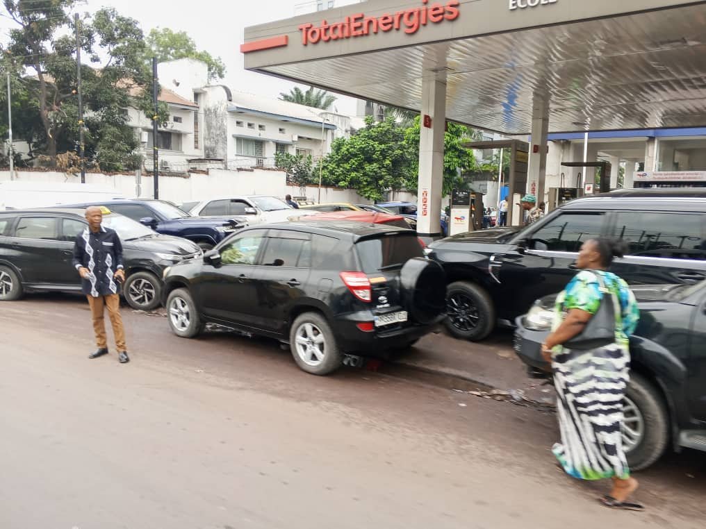 RDC : KINSHASA, 72 HEURES DE SPÉCULATION OU DE MANŒUVRES POUR MAJORATION DU PRIX DU CARBURANT ? RDC : KINSHASA, 72 HEURES DE SPÉCULATION OU DE MANŒUVRES POUR MAJORATION DU PRIX DU CARBURANT ?