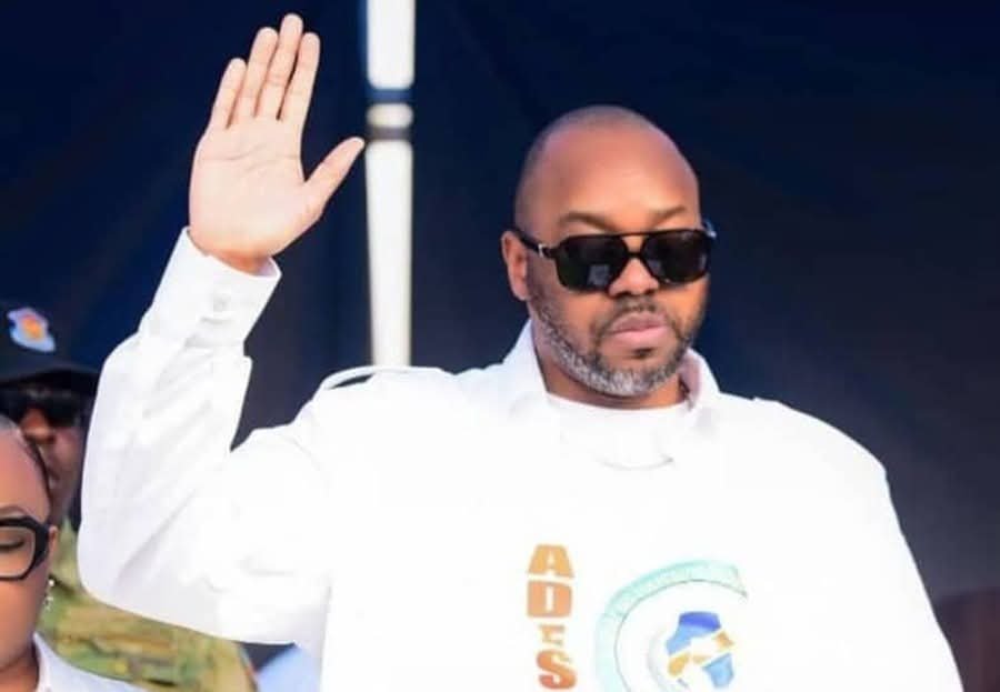 Désormais, il compte parmi les hauts cadres de l’ADESCO, le parti cher à Tony Kanku Shiku, membre de l’Union sacrée de la Nation. Désormais, il compte parmi les hauts cadres de l’ADESCO, le parti cher à Tony Kanku Shiku, membre de l’Union sacrée de la Nation.