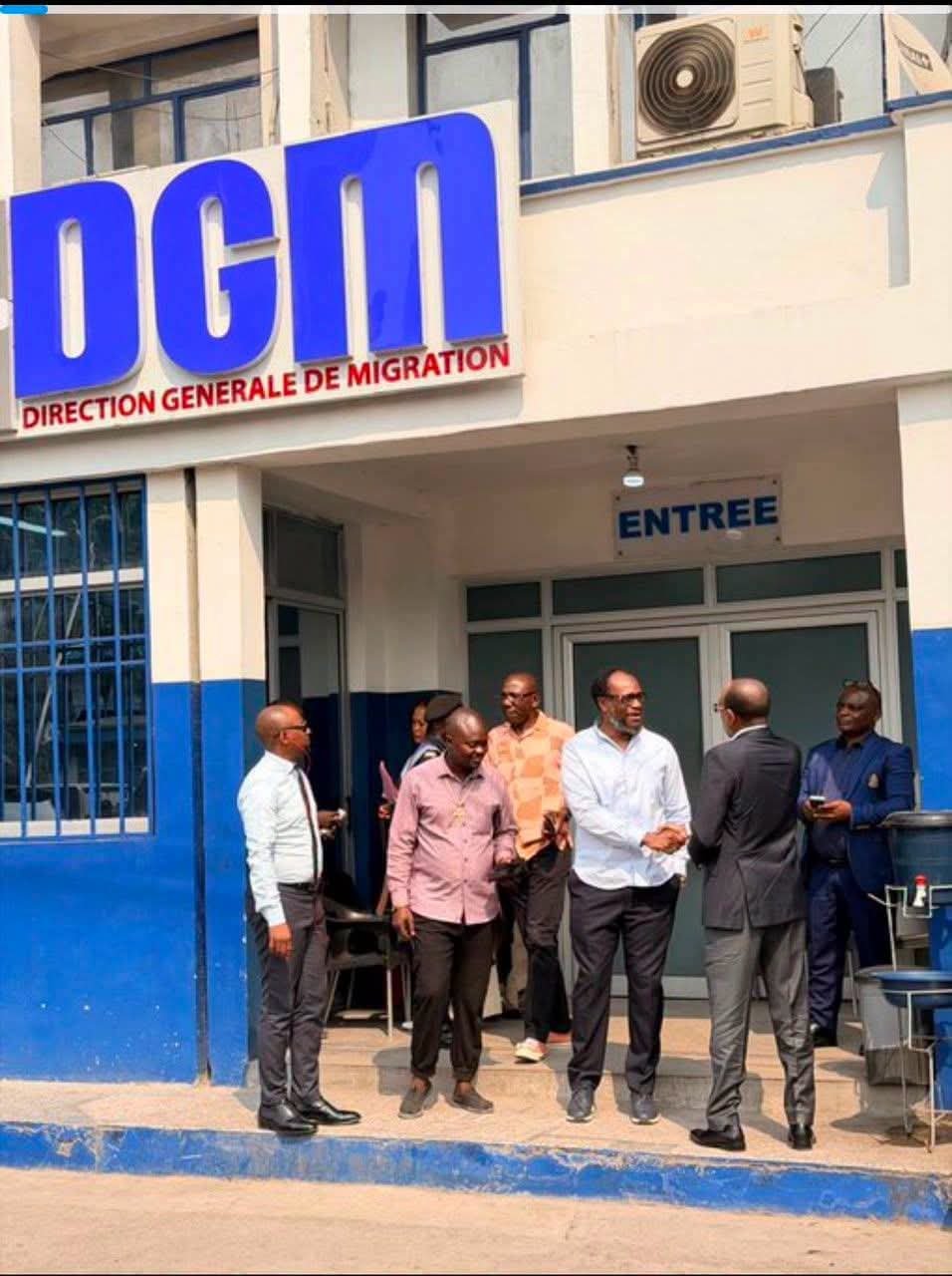 RDC : BLOQUÉ PAR LA DGM , LE PASSEPORT DE DELLY SESSANGA RESTITUÉ SANS CONTRAINTE