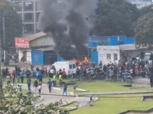 RDC : ÇA TIRE AU ROND POINT FORCE PUBLIQUE APRÈS LE DÉCÈS D&rsquo; UN MAUTOCYLISTE