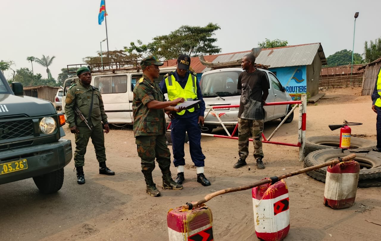 RDC / RN1 : LES FARDC VONT EN GUERRE CONTRE LES BARRIÈRES ILLÉGALES ET LES  TRACASSERIES 