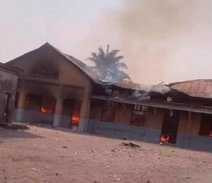 RDC / KINSHASA : MOINS DE 48 HEURES  APRÈS L&rsquo;INCENDIE DE LINGWALA, UN AUTRE FEU DÉCLARÉ CE LUNDI AU COLLÈGE SAINT-PIERRE DANS LA COMMUNE DE KINSHASA