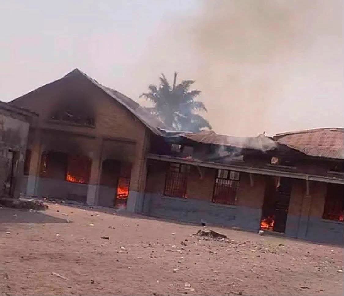 RDC / KINSHASA : MOINS DE 48 HEURES  APRÈS L&rsquo;INCENDIE DE LINGWALA, UN AUTRE FEU DÉCLARÉ CE LUNDI AU COLLÈGE SAINT-PIERRE DANS LA COMMUNE DE KINSHASA